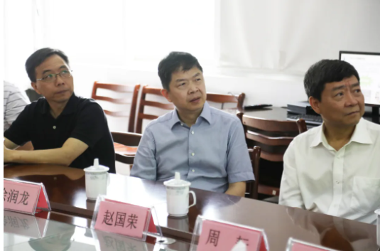 6月4日，省市场监管局党委委员、副局长，省药品监管局党组书记、局长徐润龙带队来公司开展“三服务”活动